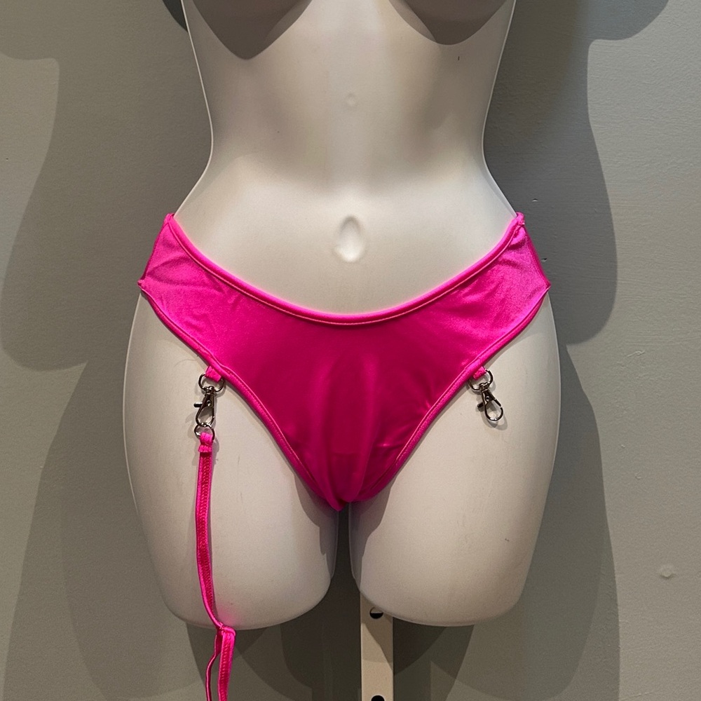Roma Neon Pink Intimate Garter Panty Medium NWOT MISSING one strap